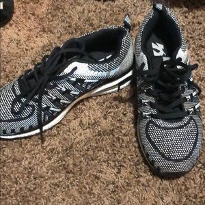Size 37 retro running shoe